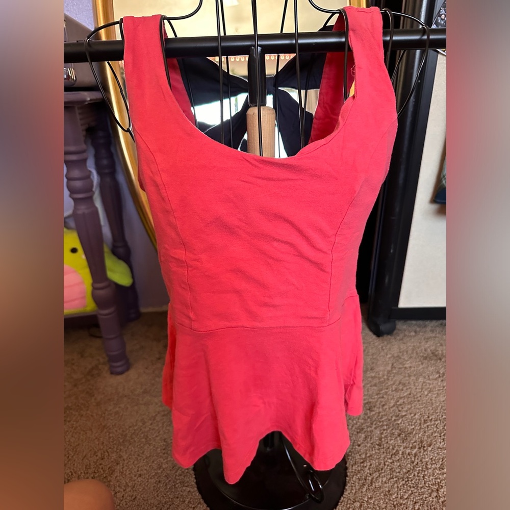 pink tank top